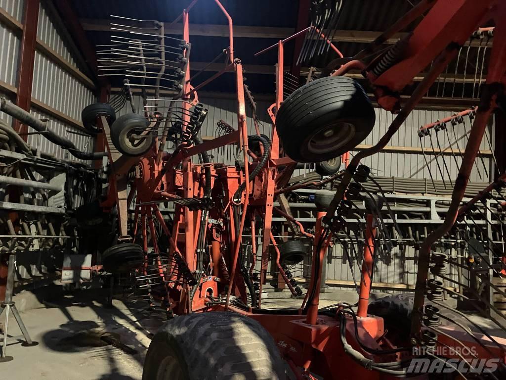 Kuhn GA 15031 Rakes and tedders