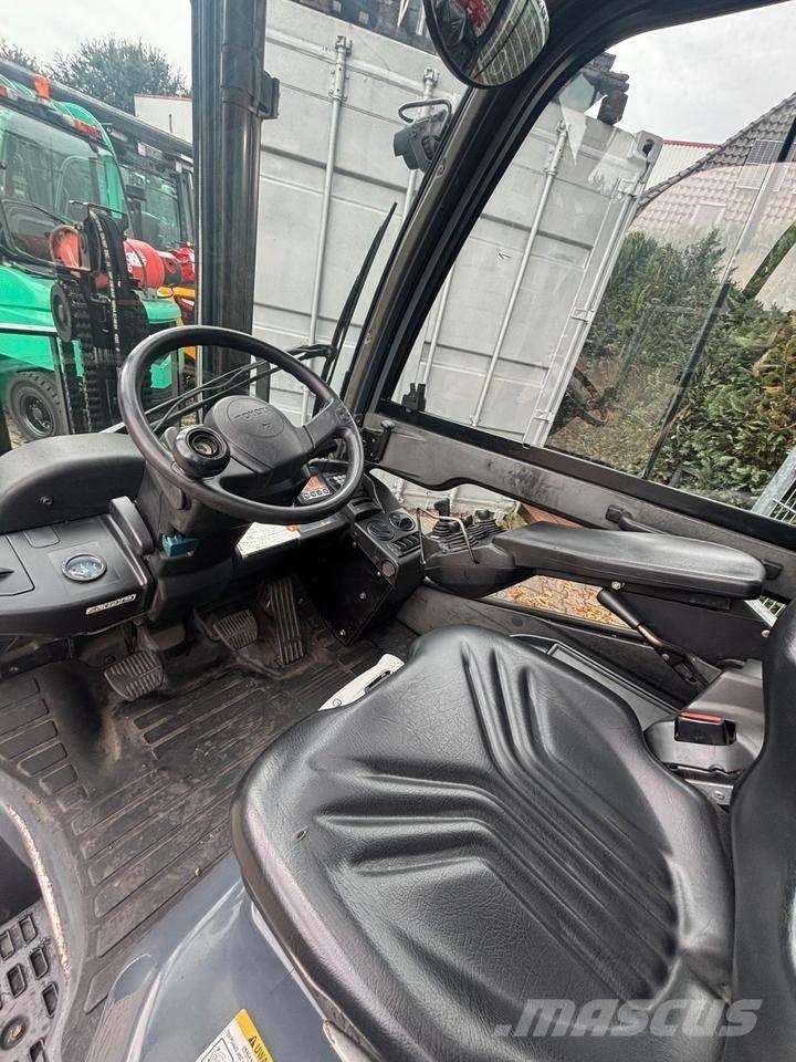 Toyota 8 FGKF 20 LPG trucks