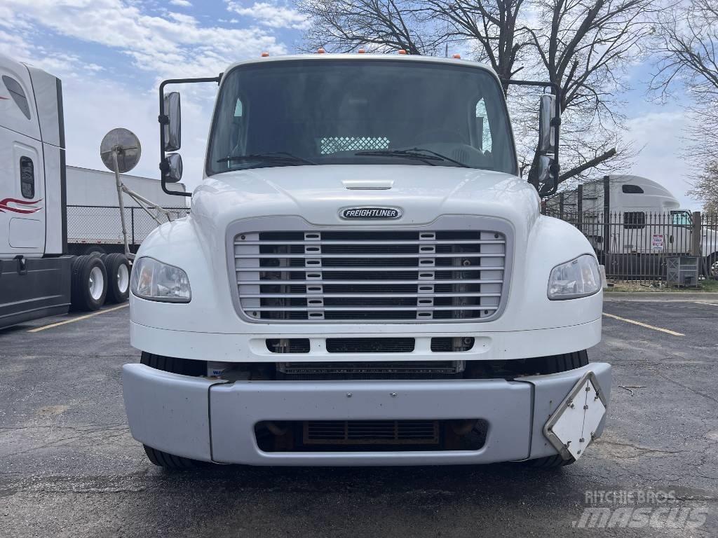 Freightliner M 106 Flatbed/Dropside trucks