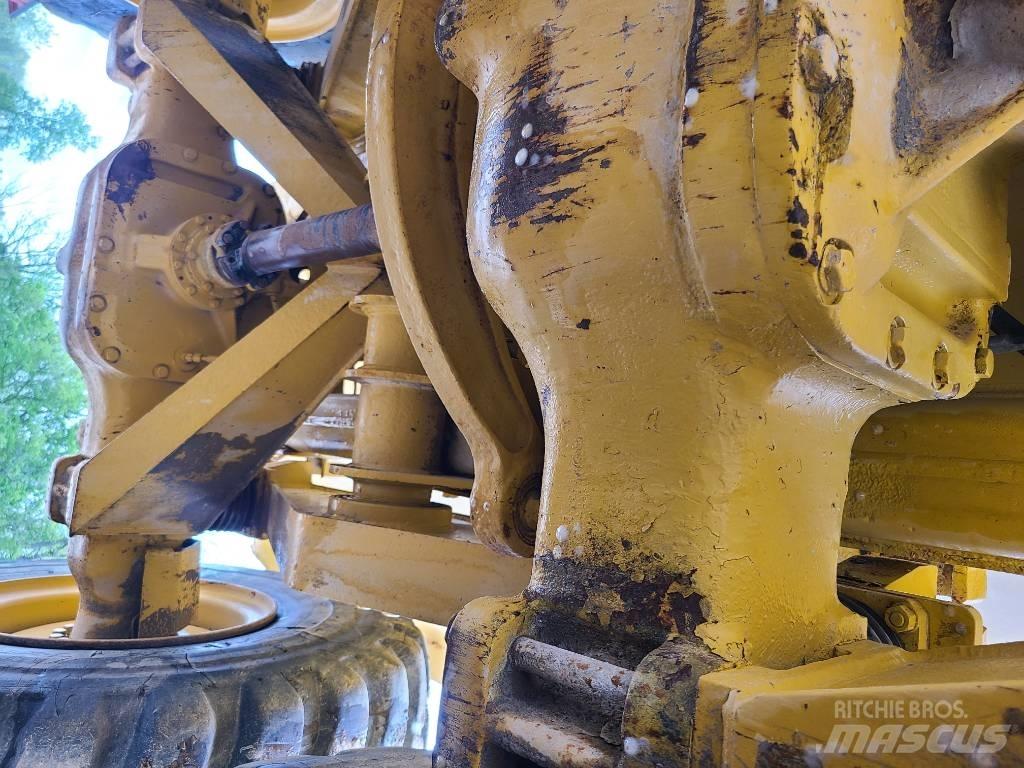 CAT 725 Articulated Haulers