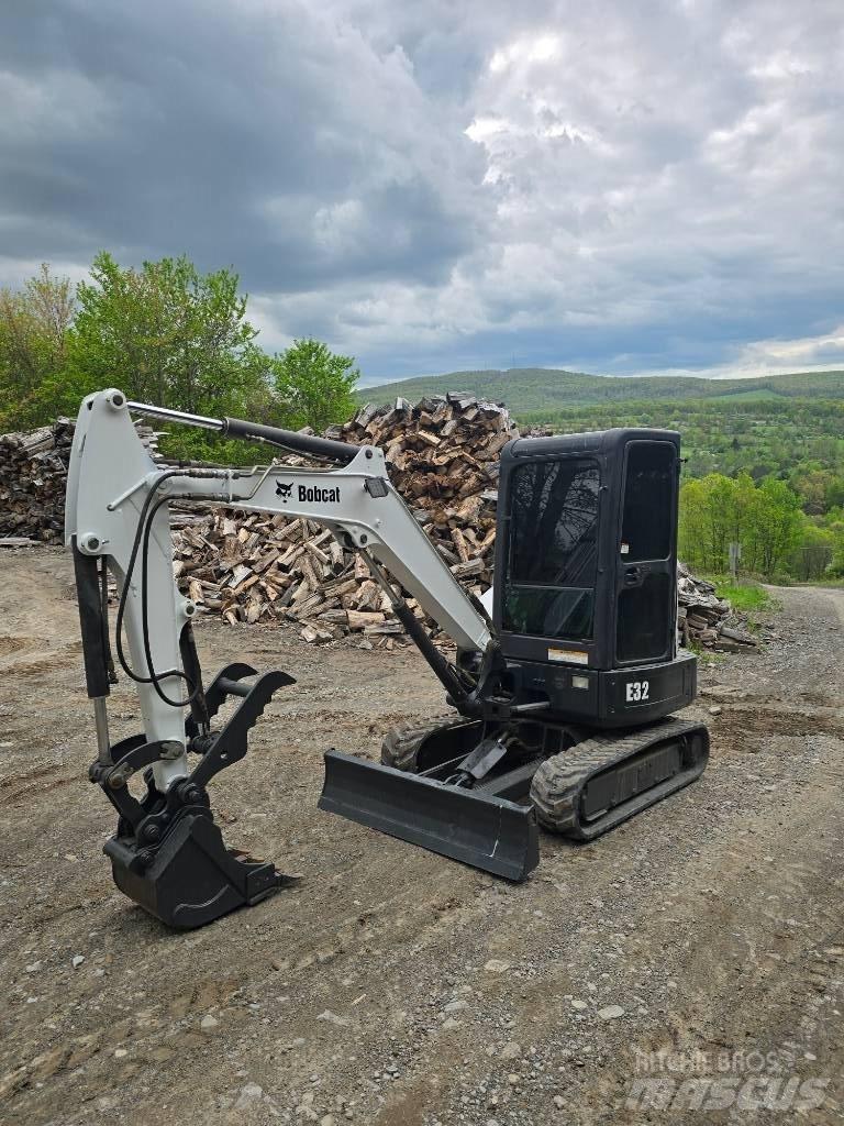 Bobcat E 32 Mini excavators < 7t