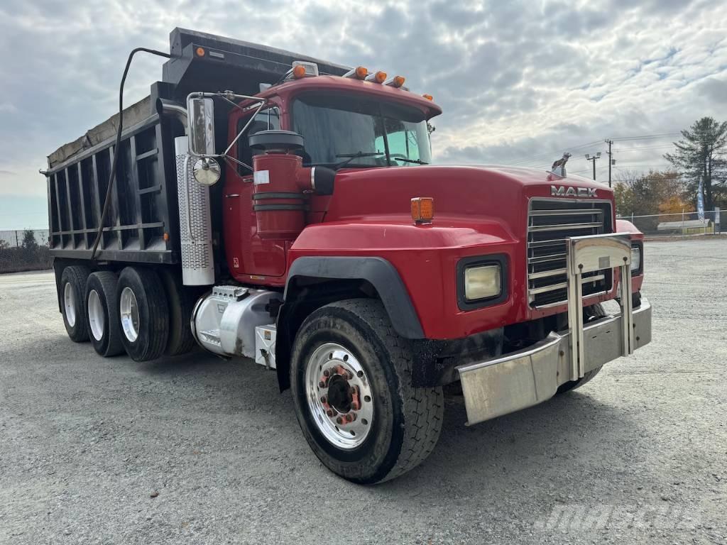 Mack RD 688 S Tipper trucks