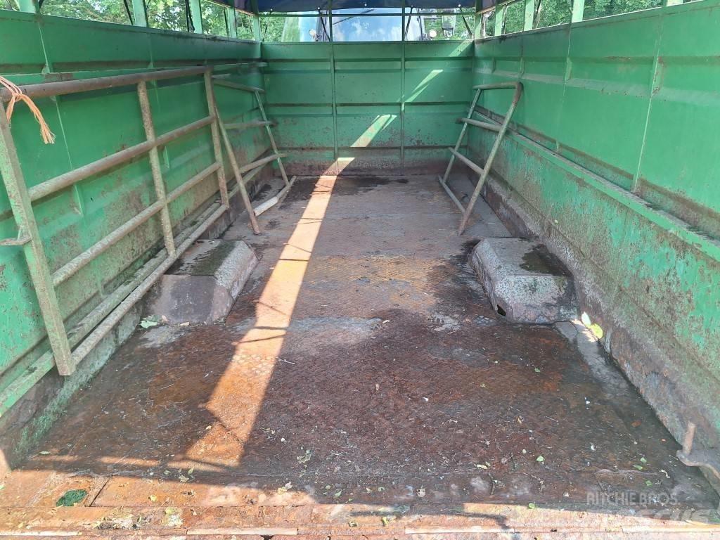 Record DW5 Livestock carrying trailers