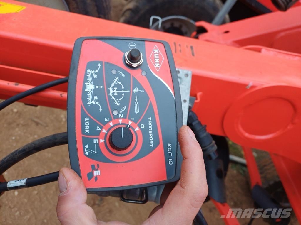 Kuhn GF 13012 Rakes and tedders