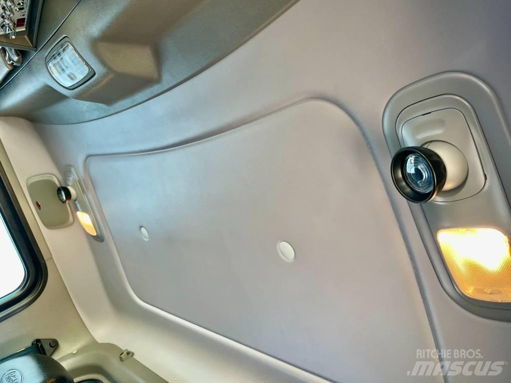 Peterbilt 389 Truck Tractor Units