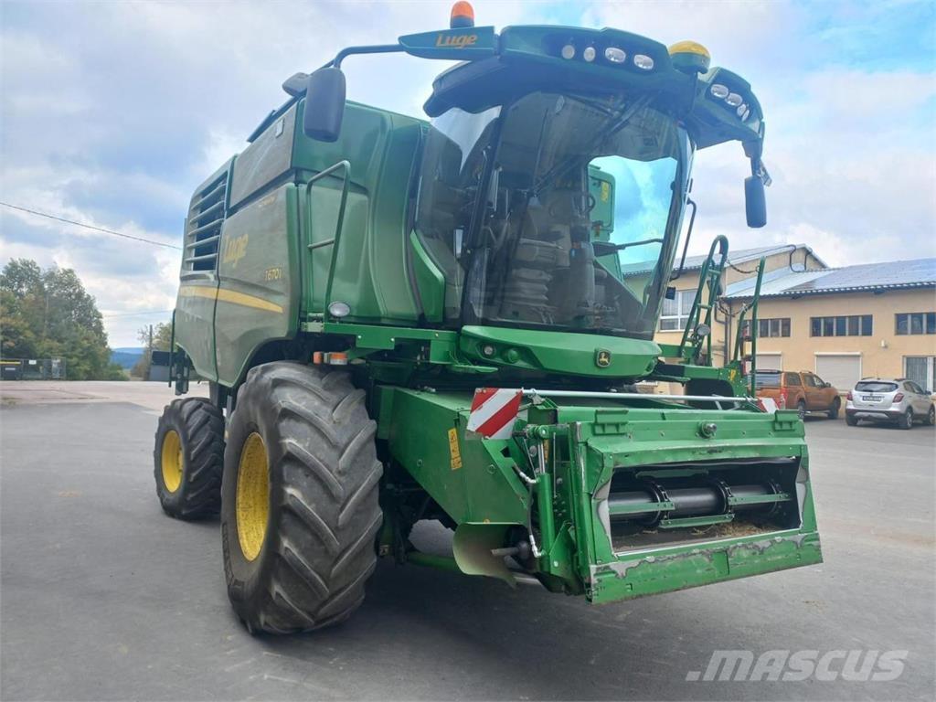 John Deere T670 HM Combine harvesters