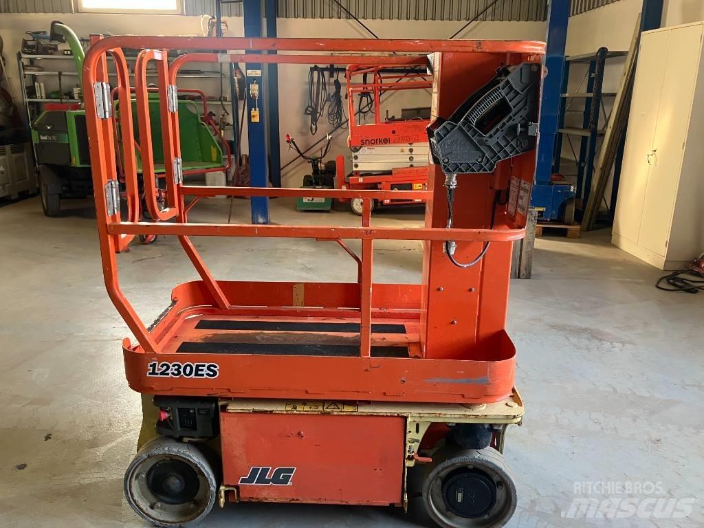 JLG 1230 ES Vertical mast lifts