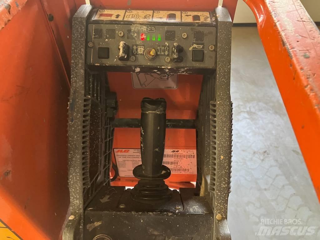 JLG 1230 ES Vertical mast lifts