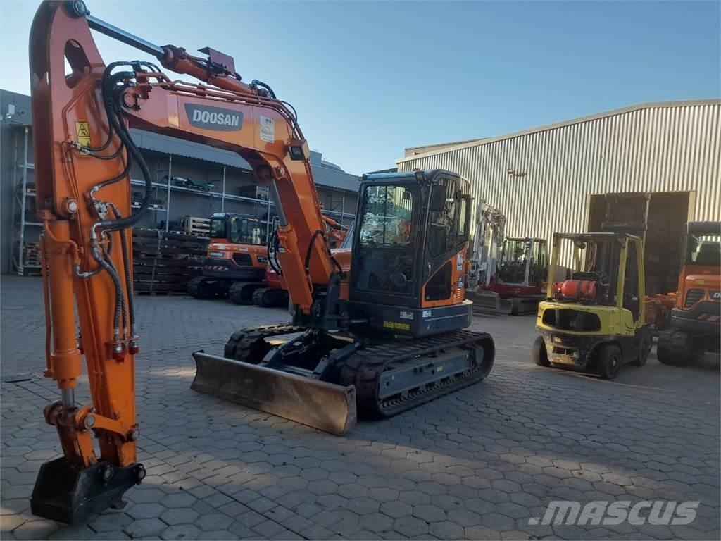Doosan DX85R-3 Midi excavators  7t - 12t