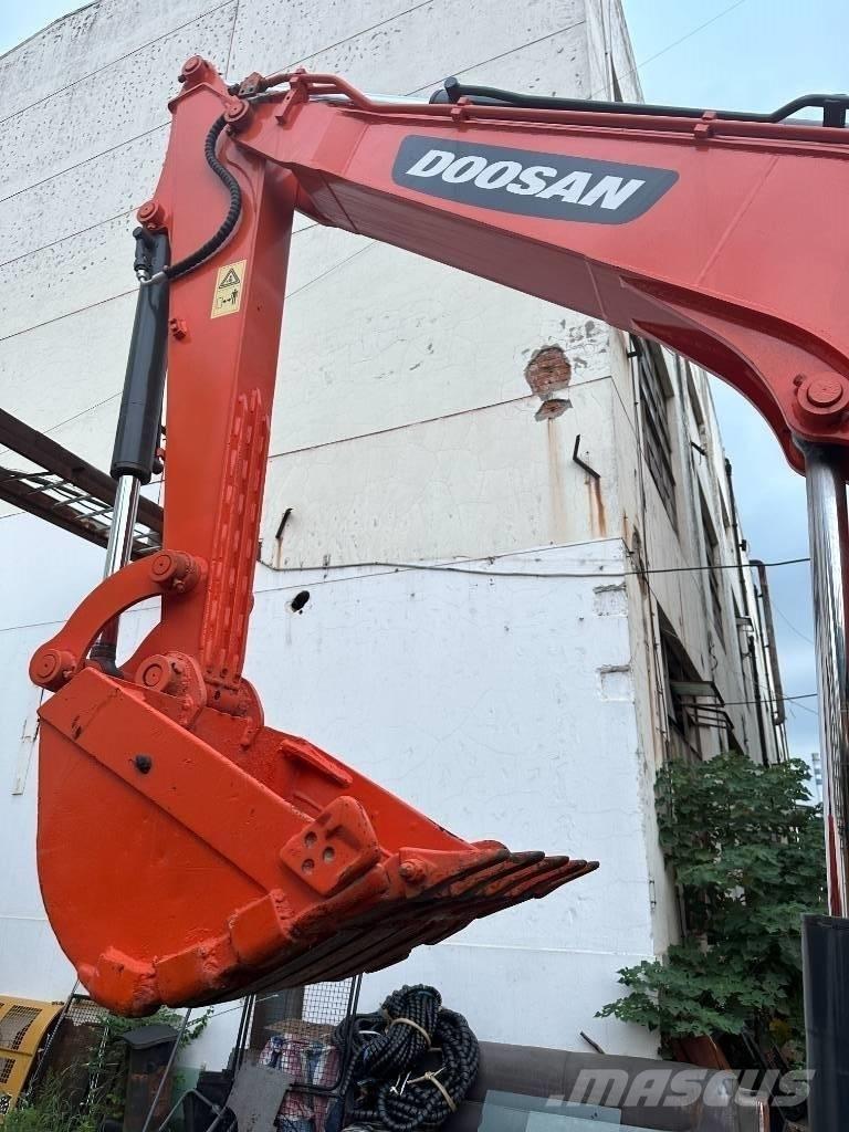 Doosan DX 60 Mini excavators < 7t
