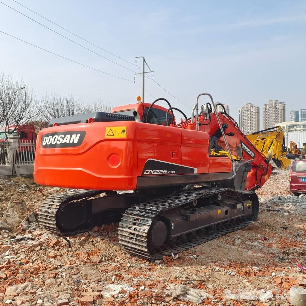 Doosan DX 225 LC Mini excavators < 7t