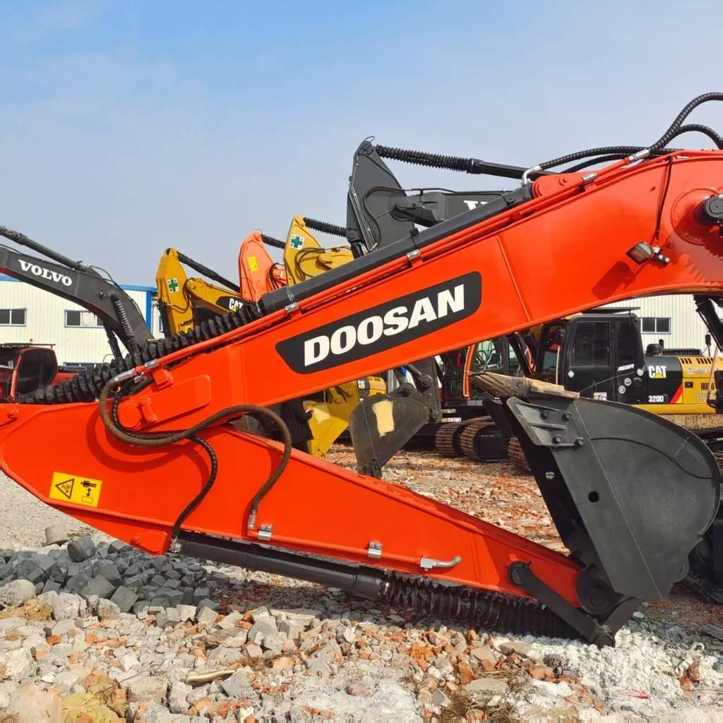 Doosan DX 225 LC Mini excavators < 7t