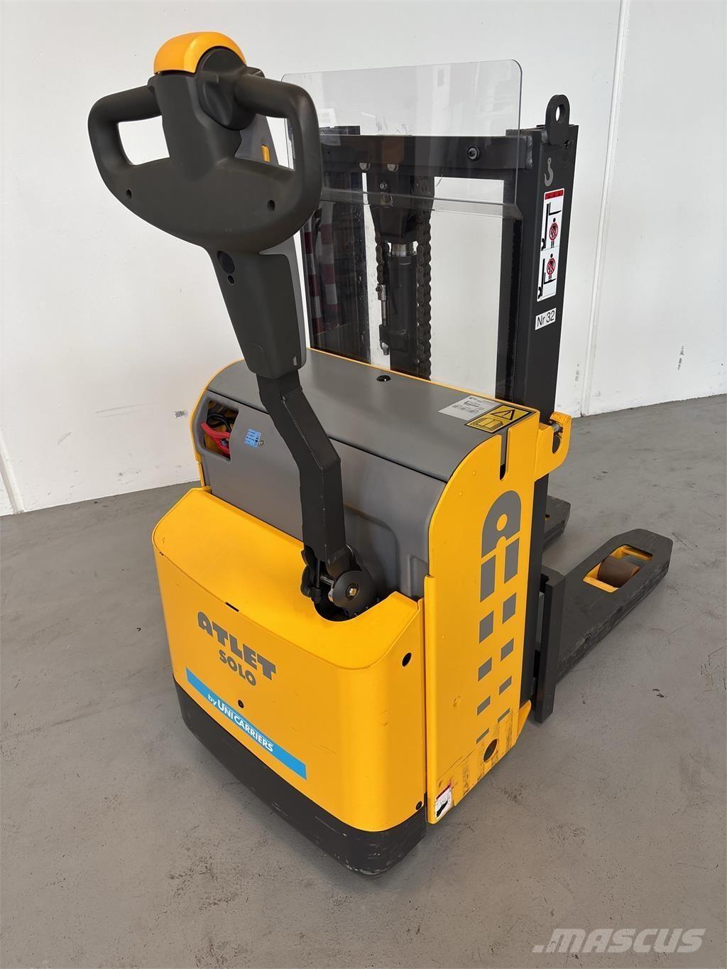 Atlet PSL125 Pedestrian stacker