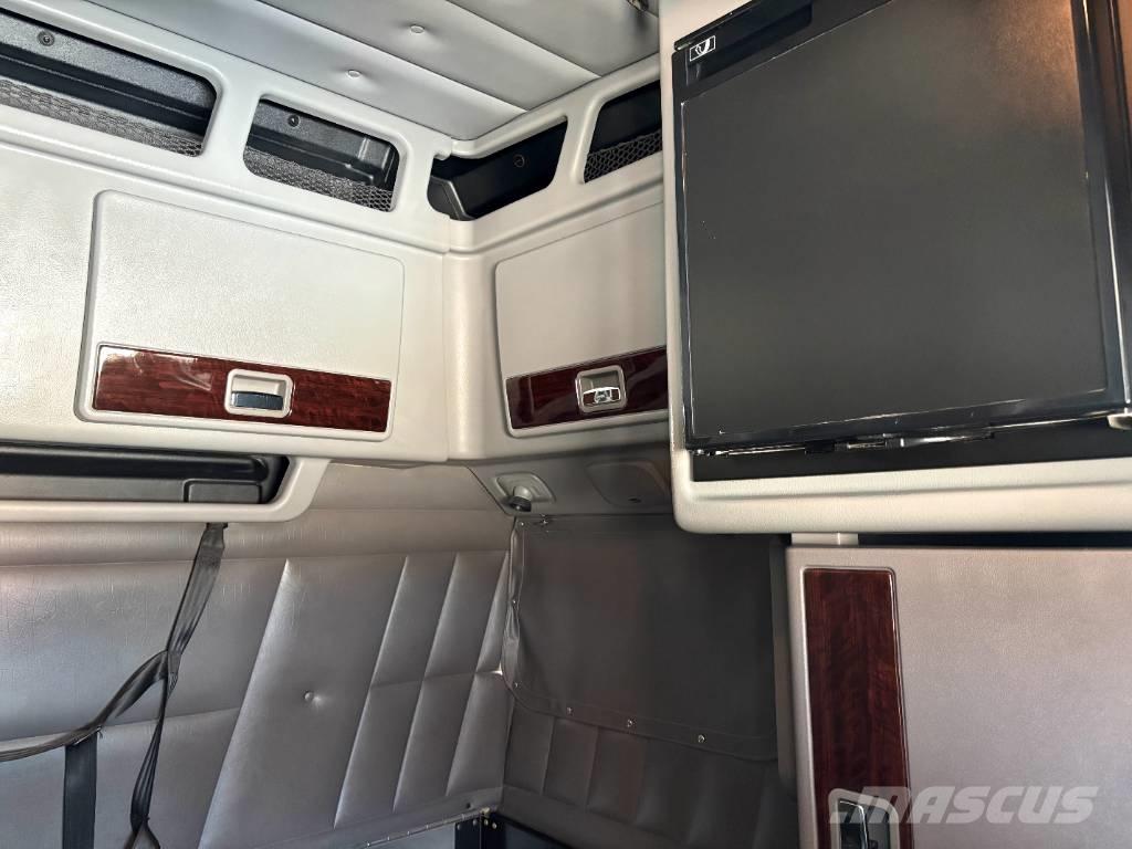 Peterbilt 389 Truck Tractor Units