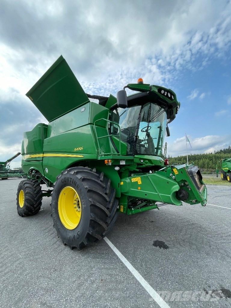 John Deere S670i Combine harvesters