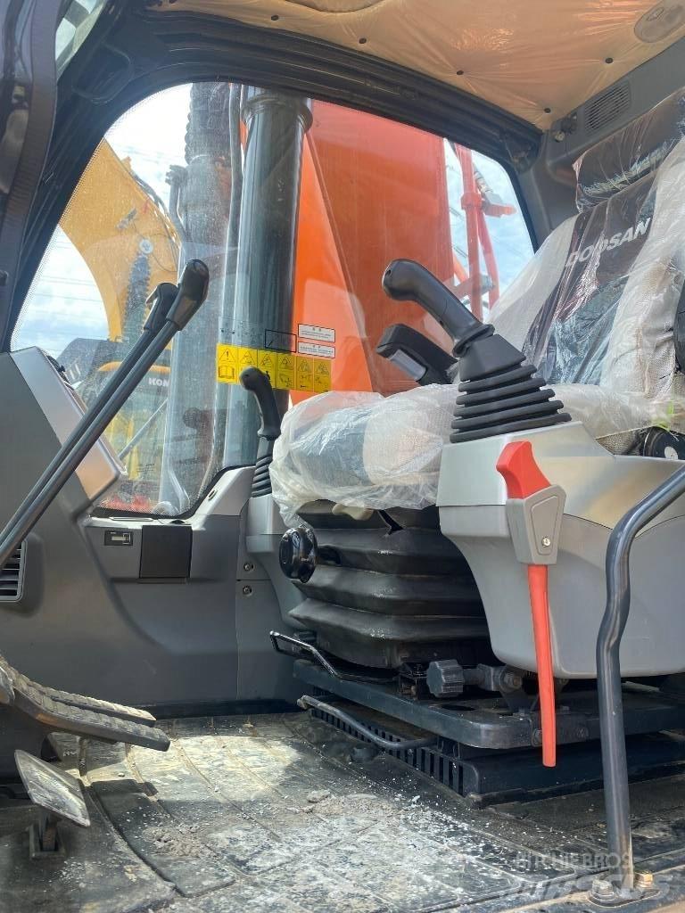 Doosan DX 300 LC Crawler excavators