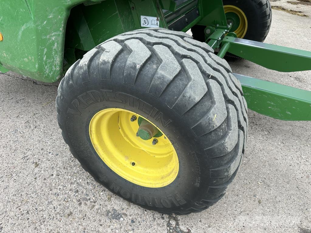 John Deere V461M Round balers