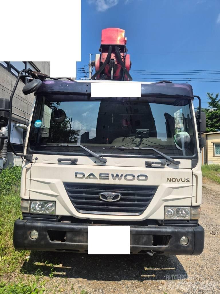 Horyong SKY450 Truck mounted aerial platforms