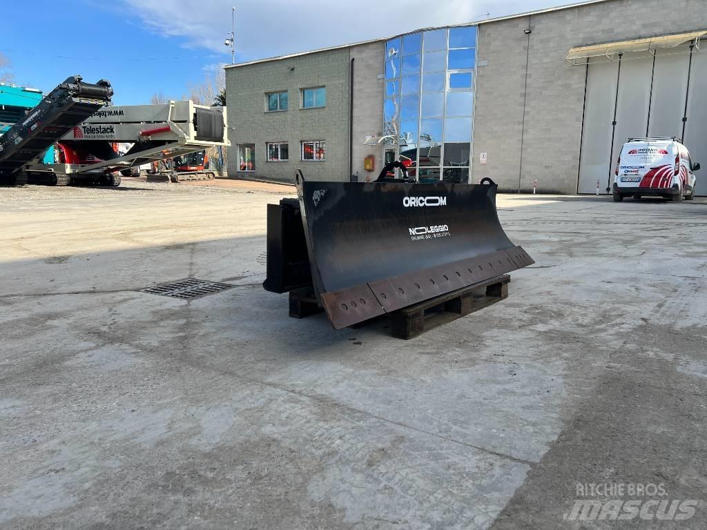 CAT A424-0451 Snow blades and plows