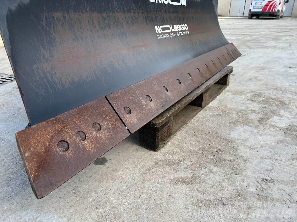 CAT A424-0451 Snow blades and plows