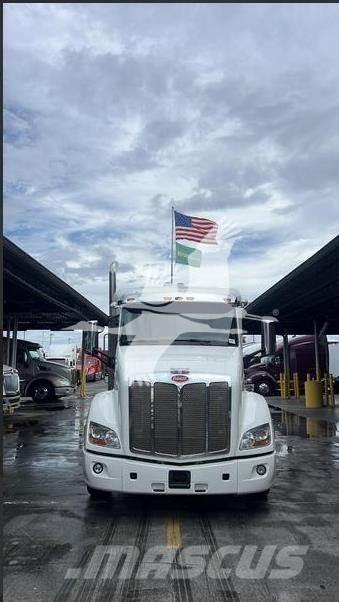 Peterbilt 579 Truck Tractor Units