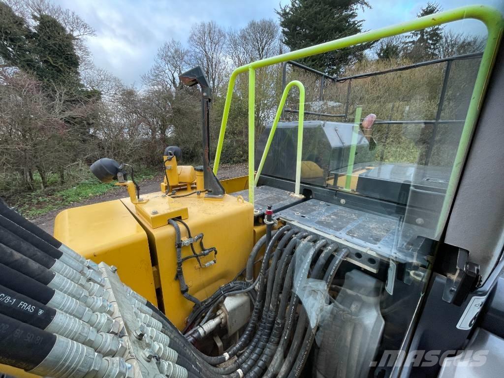 Komatsu PW 180-11 Wheeled excavators