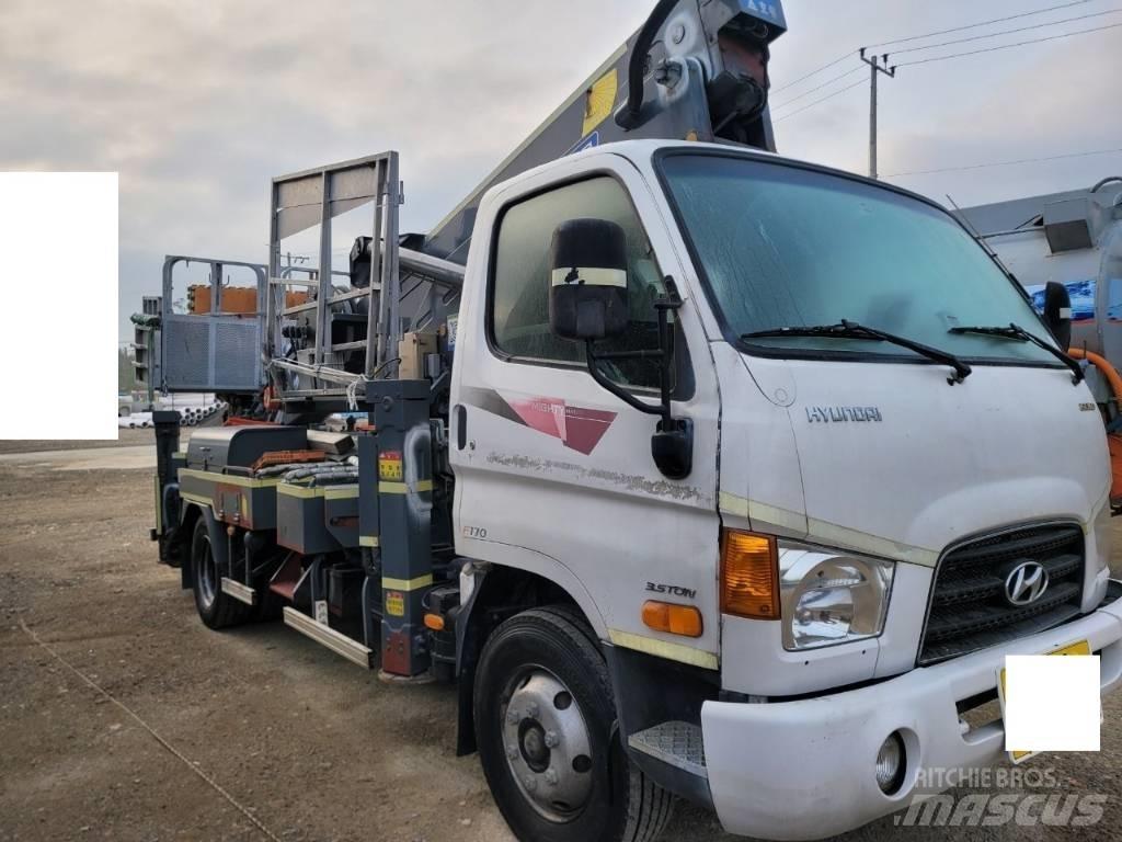 Horyong SKY 2804N Truck mounted aerial platforms