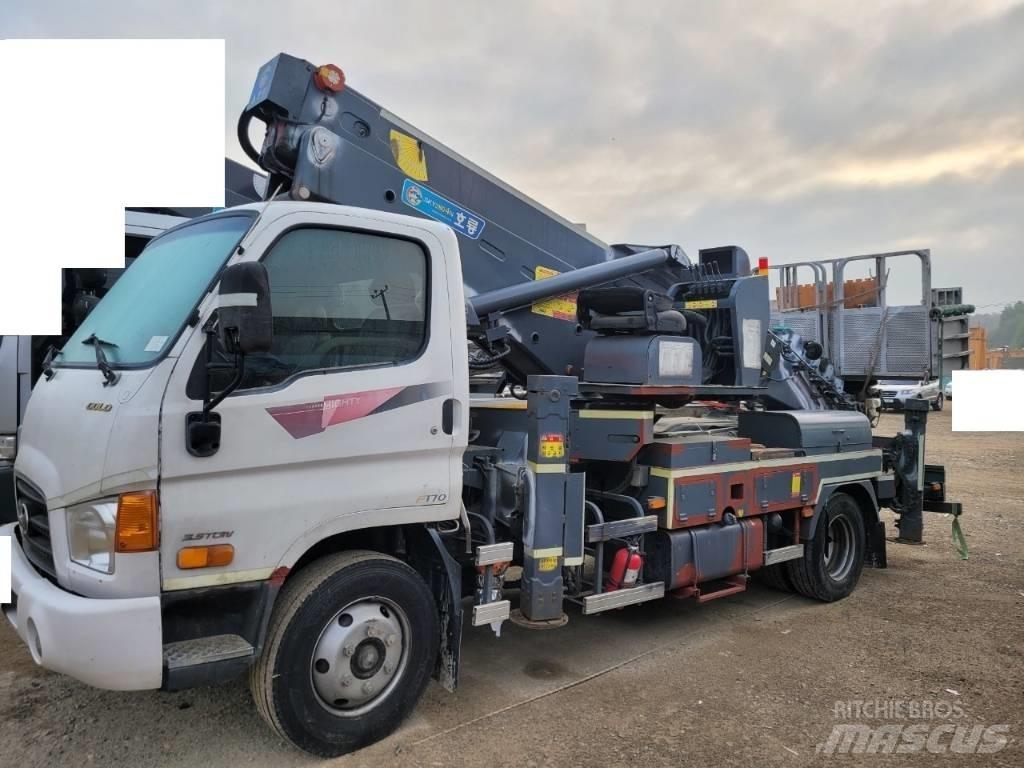 Horyong SKY 2804N Truck mounted aerial platforms