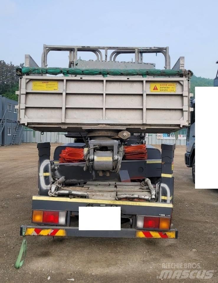 Horyong SKY 2804N Truck mounted aerial platforms