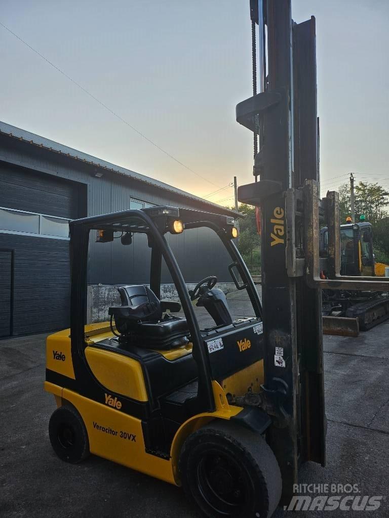 Yale 30 veracitor Reach truck