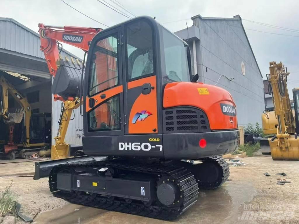 Doosan DH 60 Mini excavators < 7t