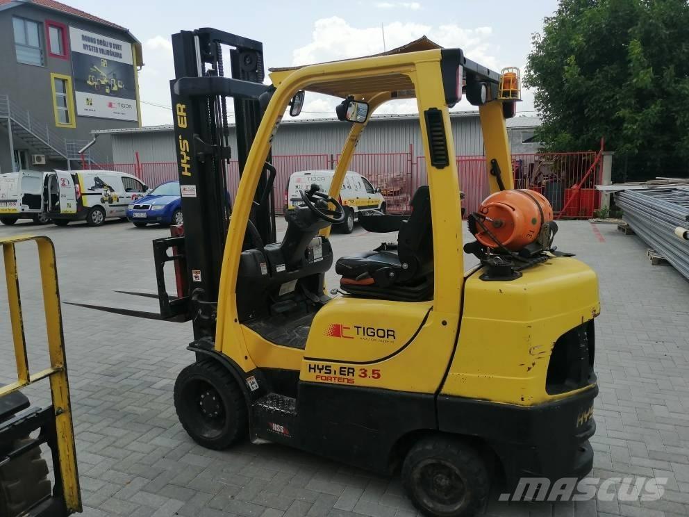 Hyster S 35 FT LPG trucks