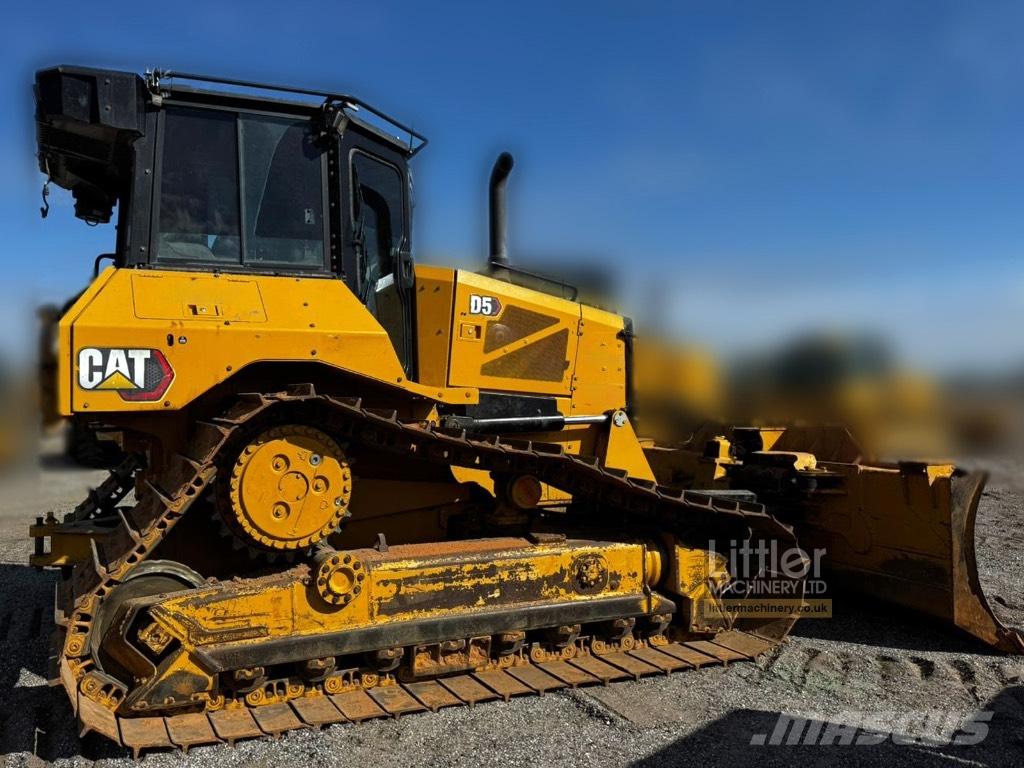 CAT D 5 Crawler dozers