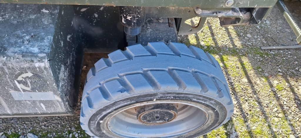 JLG M 3369 Scissor lifts