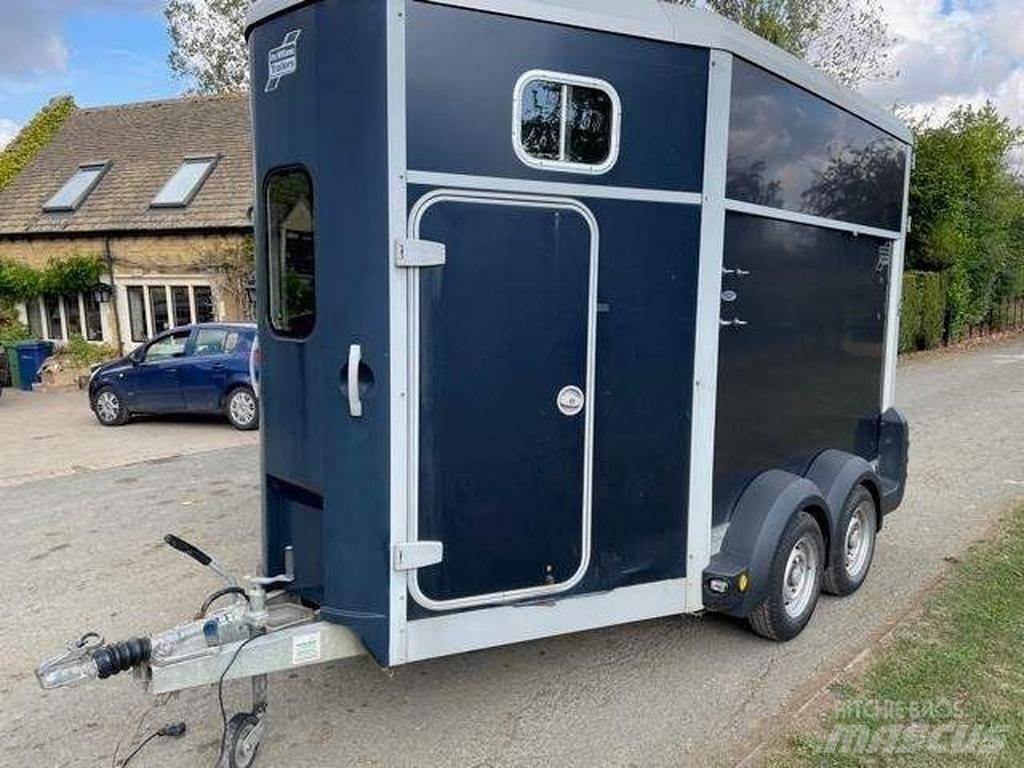 Ifor Williams HB 511 Livestock carrying trailers