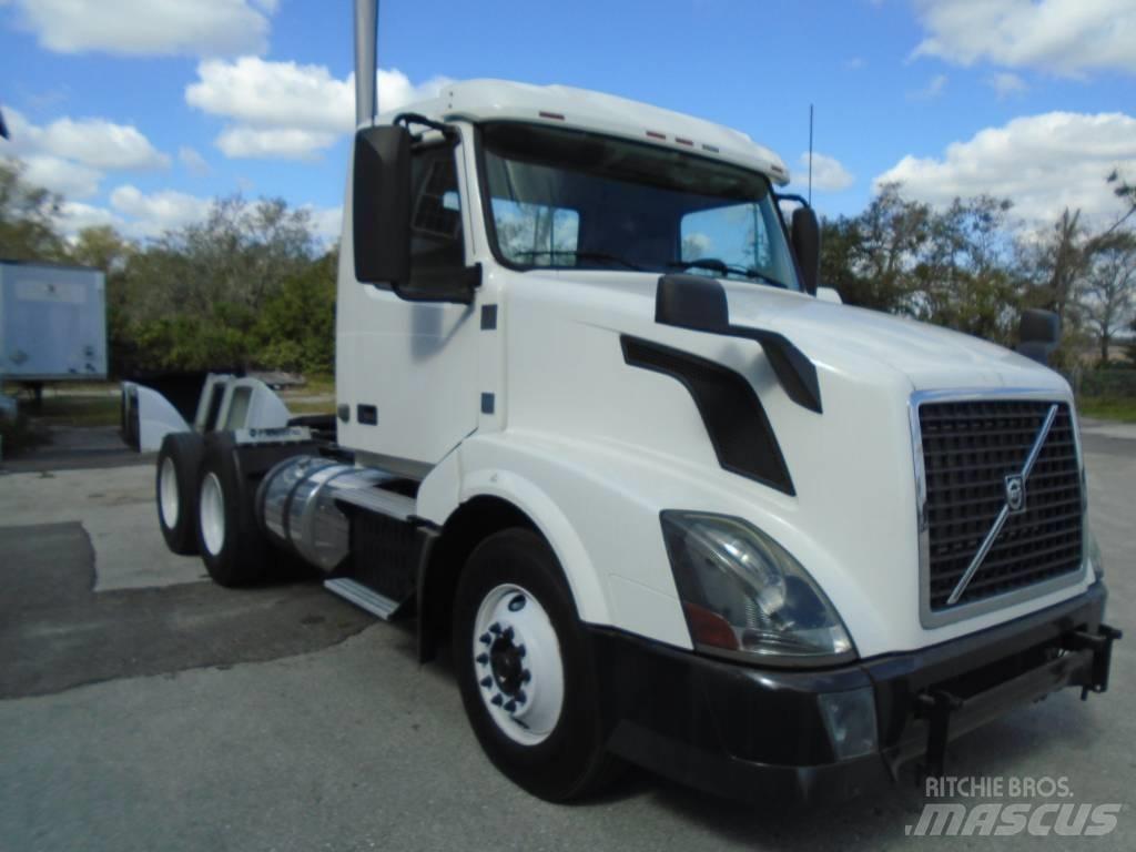 Volvo VNL 64 300 Truck Tractor Units