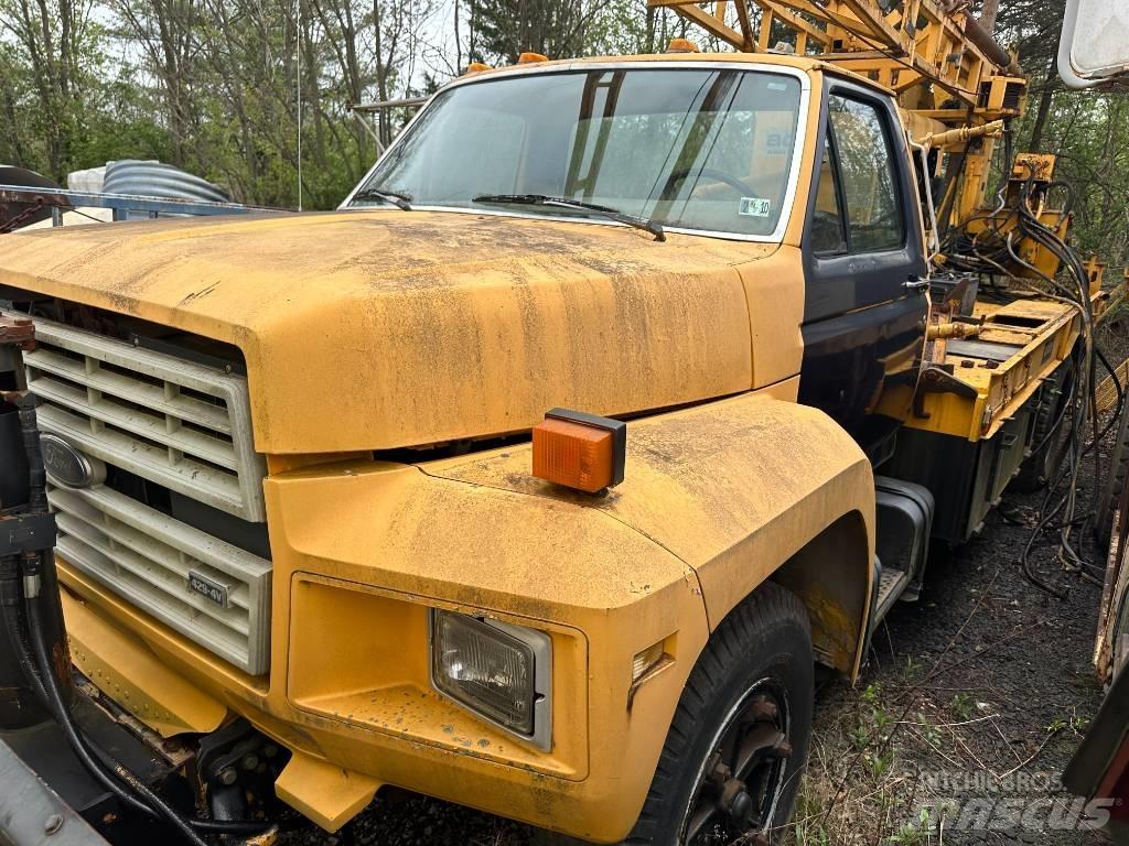 Ford F 700 Flatbed/Dropside trucks