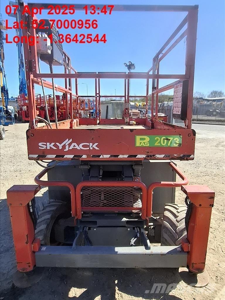 SkyJack SJ 6832 RT Scissor lifts
