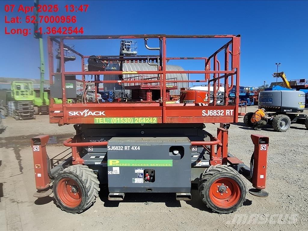 SkyJack SJ 6832 RT Scissor lifts