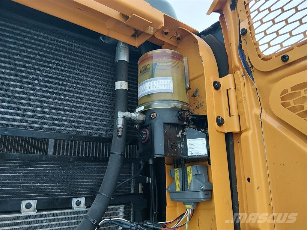 Hyundai HX160L Crawler excavators