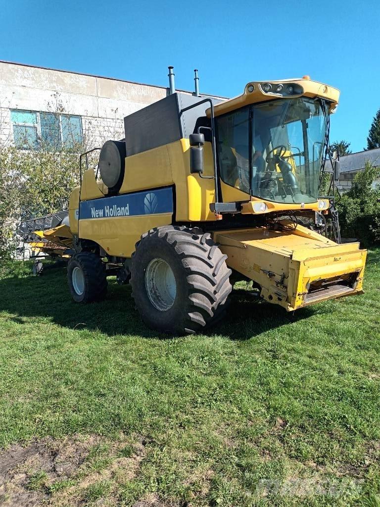 New Holland CS 6080 Combine harvesters