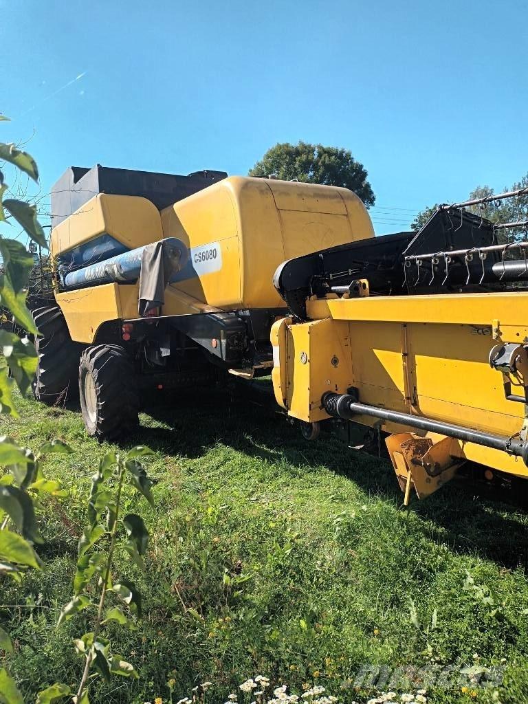 New Holland CS 6080 Combine harvesters