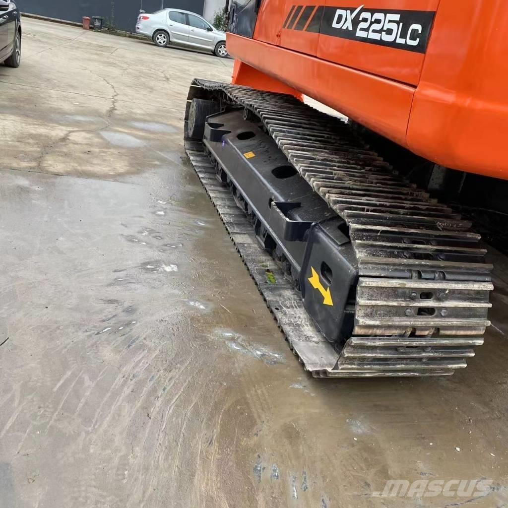 Doosan DX 225 LC Crawler excavators
