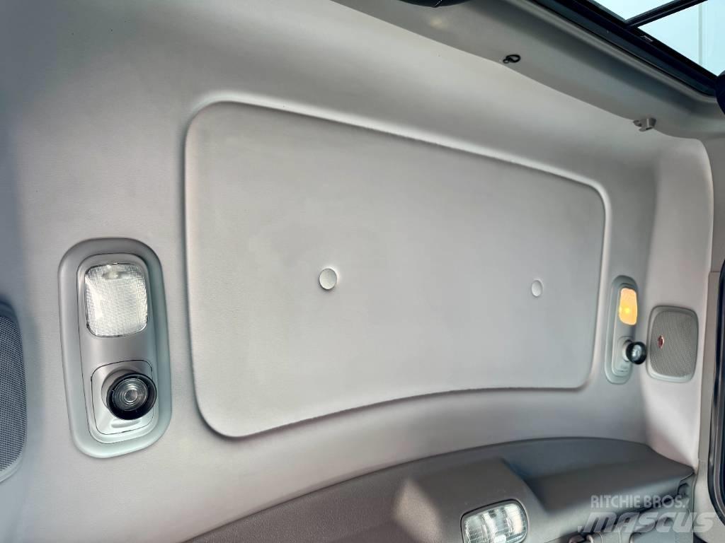 Peterbilt 389 Truck Tractor Units