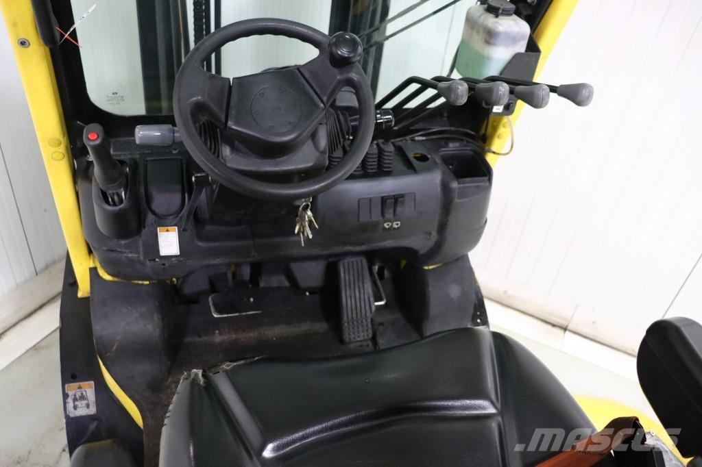 Hyster H2.5XT LPG trucks