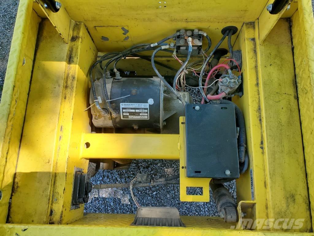 Cushman Minute Miser Towing truck