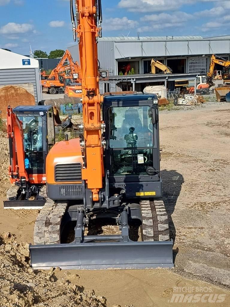 Doosan DX 85 R-3 Midi excavators  7t - 12t