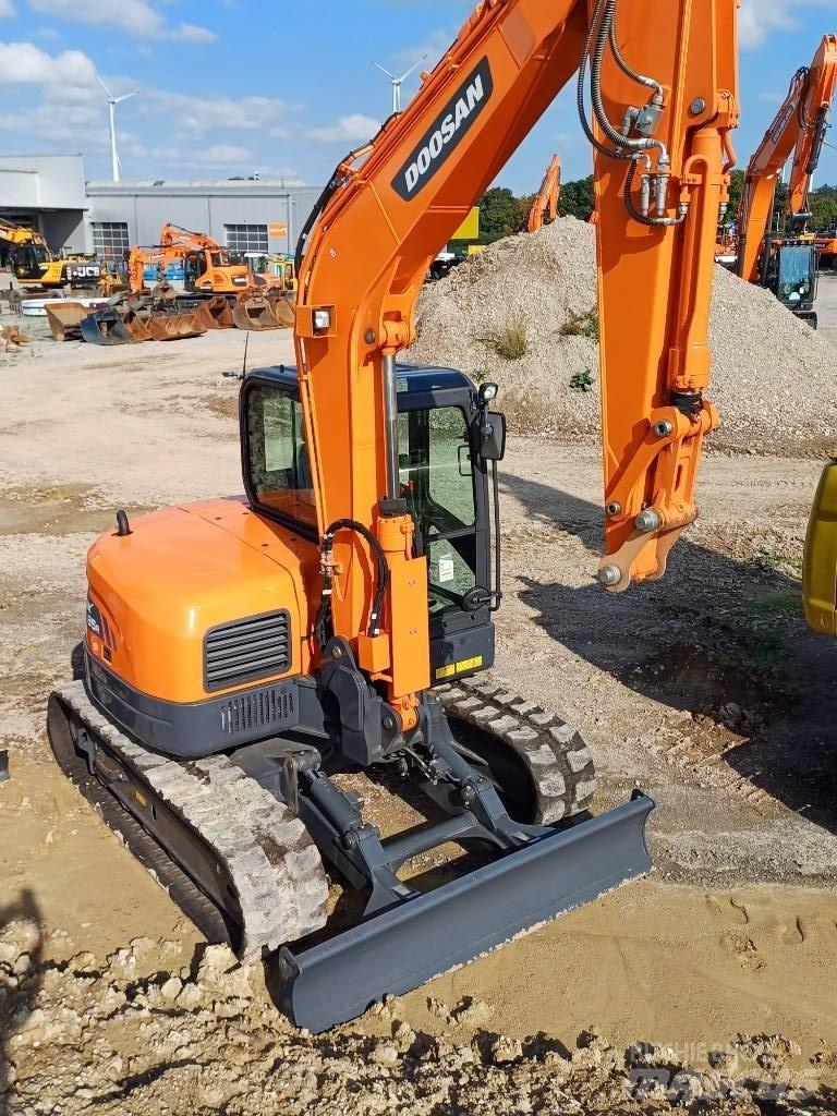 Doosan DX 85 R-3 Midi excavators  7t - 12t