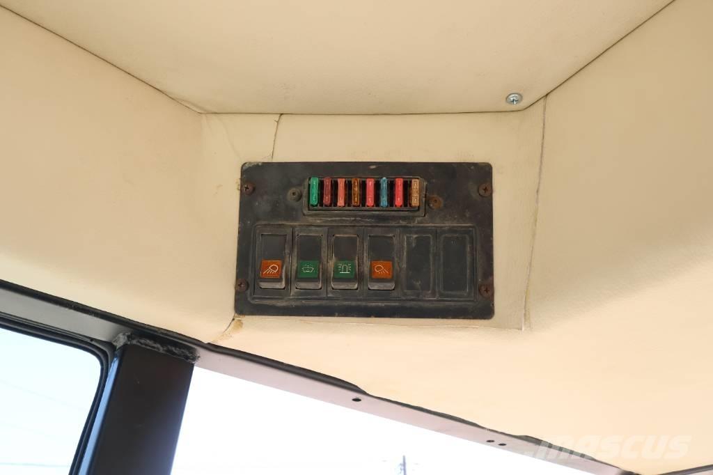 John Deere 5500 STD Tractors