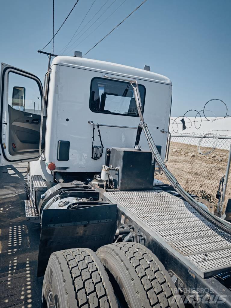 Peterbilt 579 Car carriers